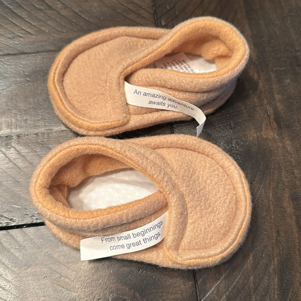 Faux Fur Trim Black Baby Boots and Tan Slippers size 6-9 months - Picture 7 of 9